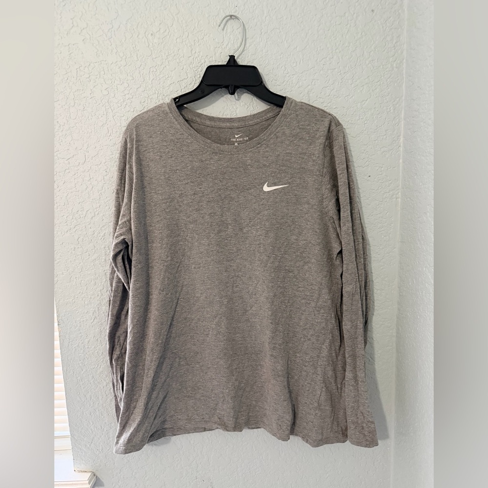 Nike Women’s Heather Gray Long Sleeve Tee
